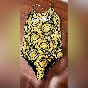 - versace
Gold Baroccoflage Swimsuit size girls 14